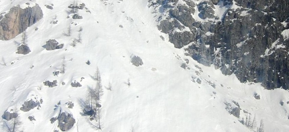 Scivola sul ghiacciaio per 200 metri e si ferisce, il soccorso alpino salva una sci-alpinista