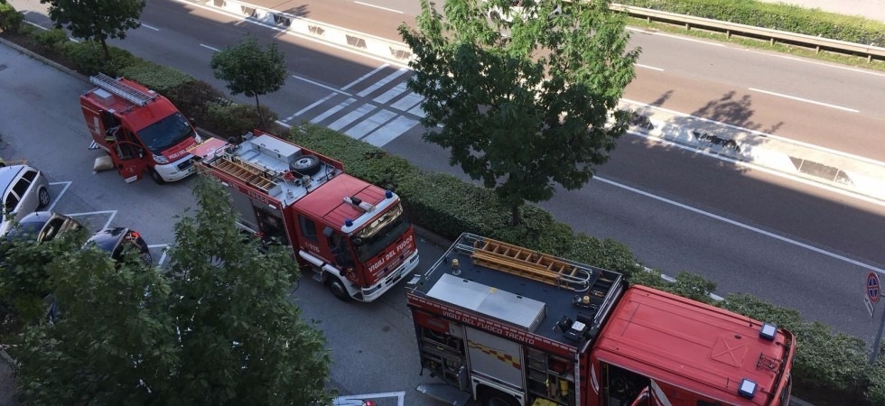 Incendio a Gardolo, lavatrice prende fuoco in casa