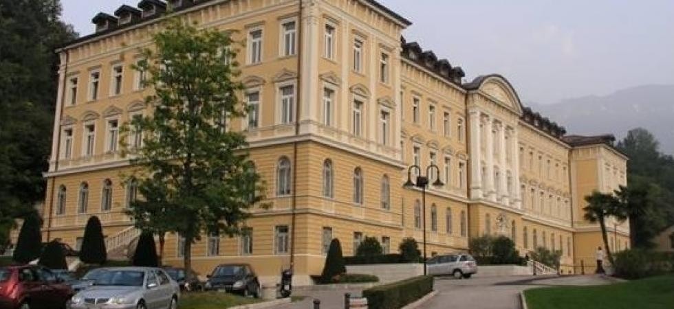 Ladri al liceo Galilei, diversi danni e scuola a soqquadro