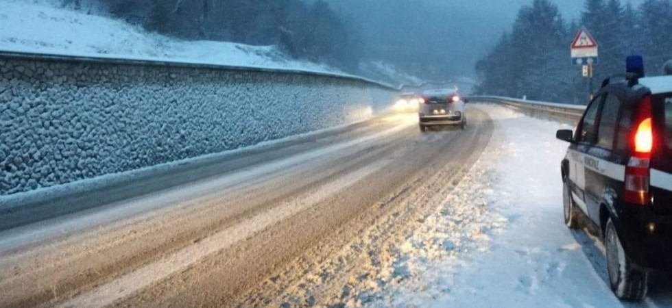 L'ondata di neve è arrivata, situazione sotto controllo sulle strade: si raccomanda prudenza e uso delle dotazioni invernali