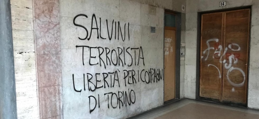 Trento, scritte contro Salvini in piazza Battisti