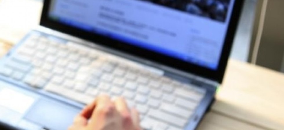 Mette su internet annunci falsi di auto in vendita, incassa le caparre e poi scompare