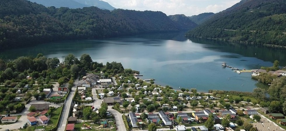 Nuovo look per il Lago di Levico Camping Village: arrivano i vialetti in polimeri riciclati di Pietranet