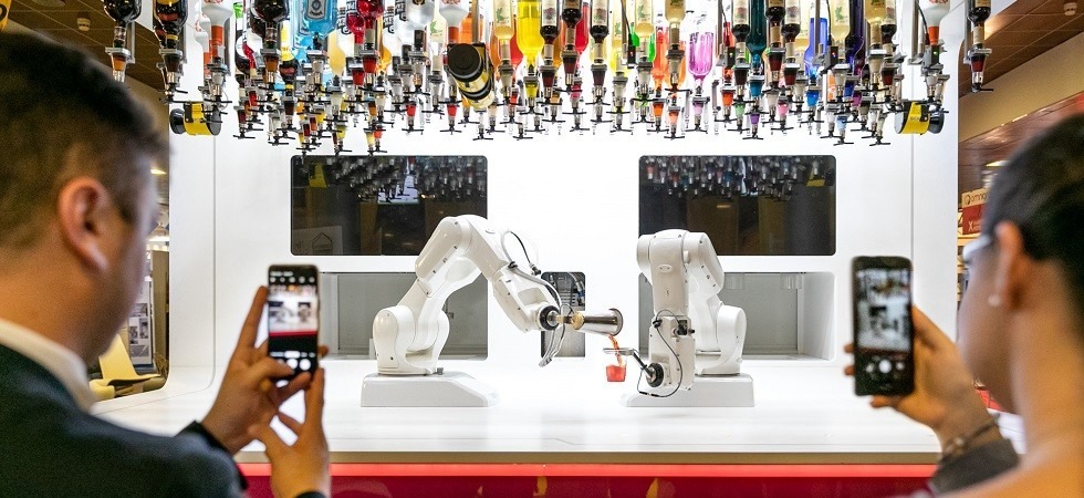 Foto di Marco Parisi Barman robot, motocicli elettrici e intelligenza artificiale, l’innovazione va in scena a Fiera Bolzano