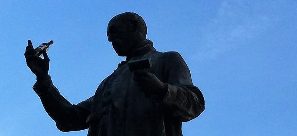 La statua di Alessandro Vittoria, nell'omonima piazza di Trento