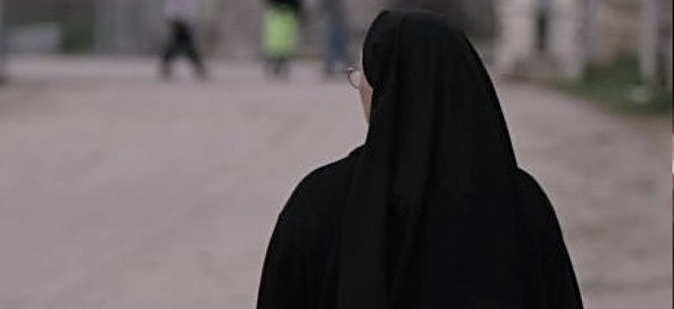 Si finge suor Anna e assieme ad altri complici truffa un parroco, denunciate tre persone