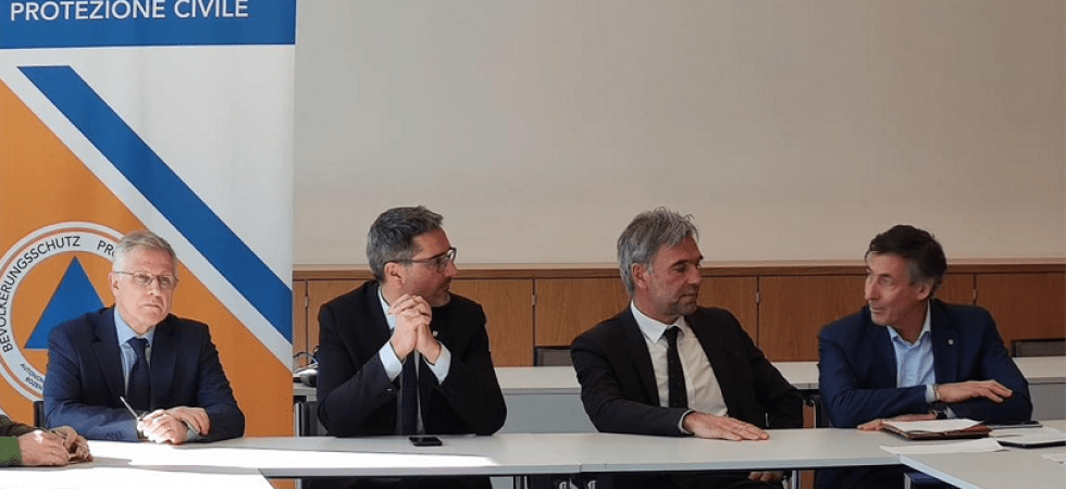 La Provincia di Bolzano rassicura: "Evitate i luoghi chiusi con molte persone, da domani attivo il numero verde"