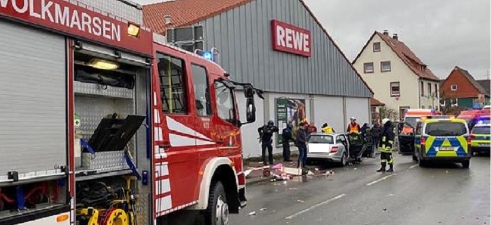 Un'auto piomba sulla sfilata di carnevale a Volkmasen in Germania: oltre 30 feriti, diversi bambini
