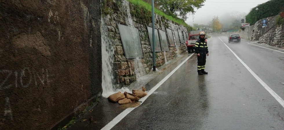 Smottamento a Povo, cantine e garage allagati
