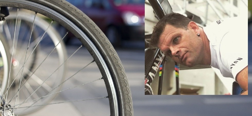 E' Stefan Keul, meccanico del team Katusha, la vittima del terribile incidente nello scontro auto-bici