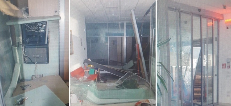 Foto di Tg Rai Trento Sfondano la vetrata a colpi di piccone e poi fanno esplodere il bancomat