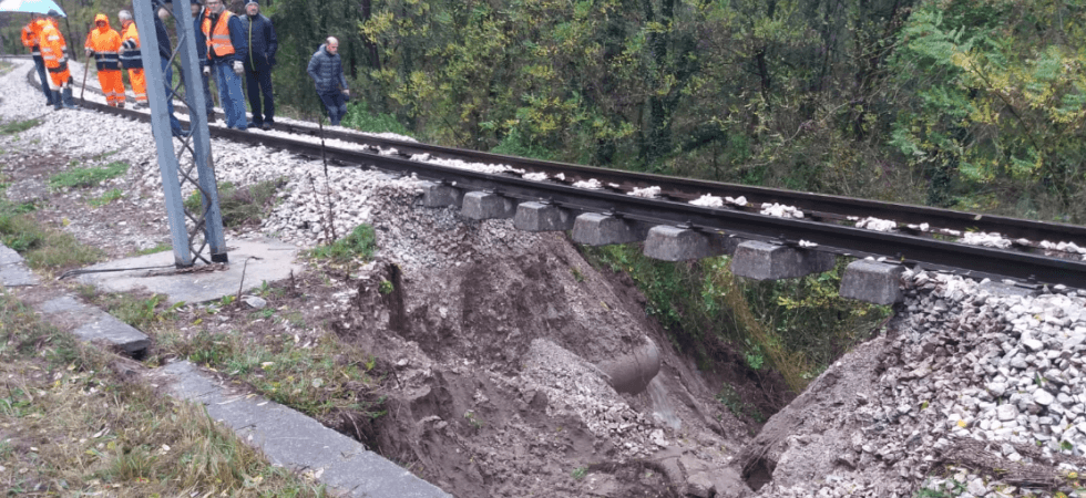 Restano sfollate 500 persone, autobus extraurbani dimezzati
