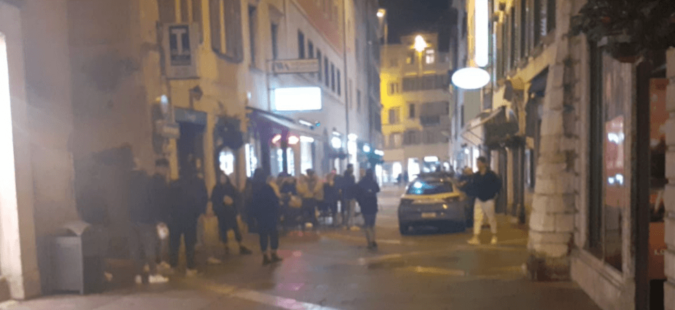 Urla, insulti e spinte in centro storico
