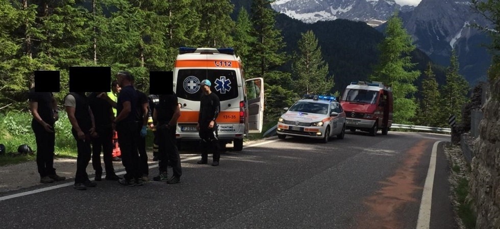 Scivola in curva e finisce a terra, centauro trasportato in ospedale in codice rosso