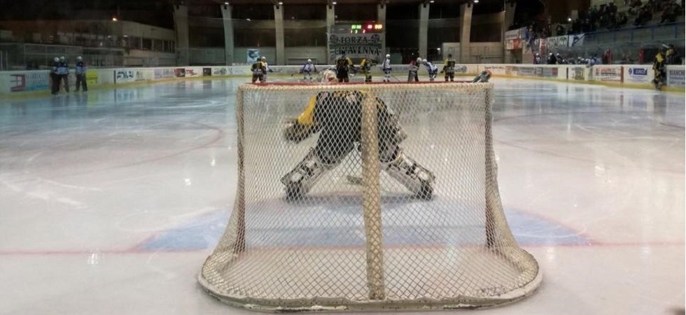 Chiavenna e Fiemme in azione (foto Chiavenna hockey - B. Santifaller)