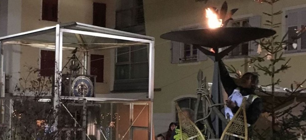 L'accensione del tripode a Fondo in memoria di Alessandro Bertagnolli