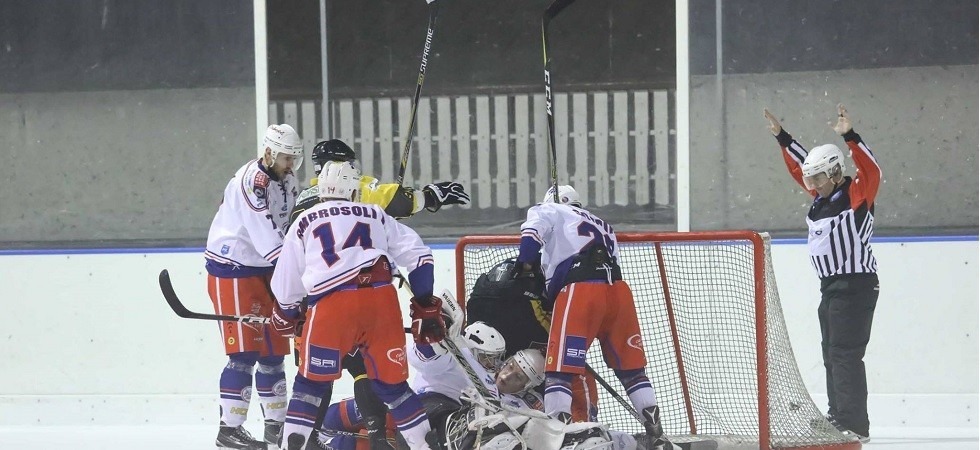 Un momento di Como-Fiemme (foto Como Hockey)