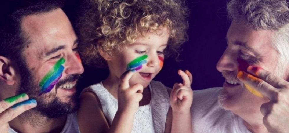 Figli di coppie omosessuali, Arcigay contro Andreatta che nega l'iscrizione anagrafica: Come Ponzio Pilato''