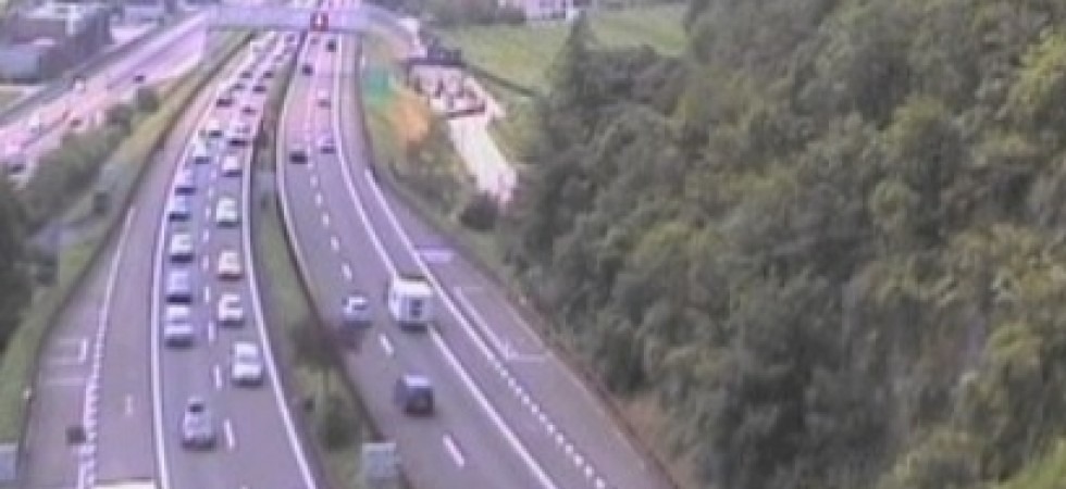 Già traffico intenso e code in A22, bollino nero per il pomeriggio