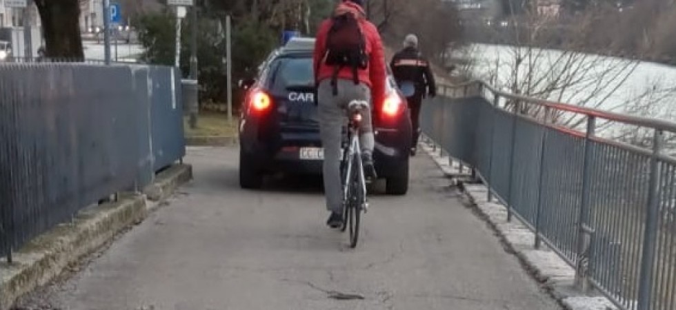Aggressione lungo l'Adige, un ragazzo pieno di sangue entra nel bar per chiedere aiuto