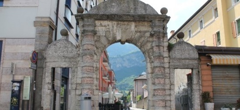 Trento, i 'Tre portoni' si stanno deteriorando