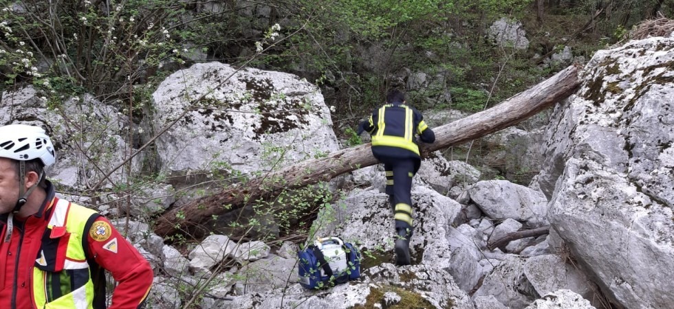 Una 34enne finisce a terra in bici, un rocciatore precipita per alcuni metri, Pasqua di lavoro per i soccorsi