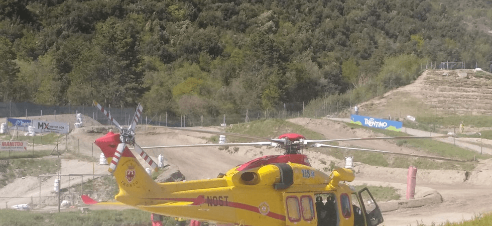 Finisce a terra alla pista da motocross, giovane elitrasportato in ospedale