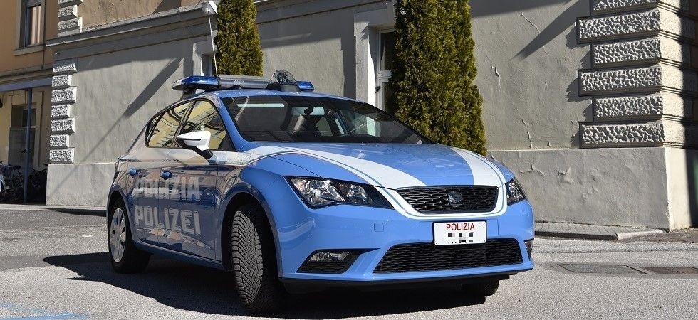 Una 61enne esce dalla Me-Bo in contromano, fermata dalla polizia