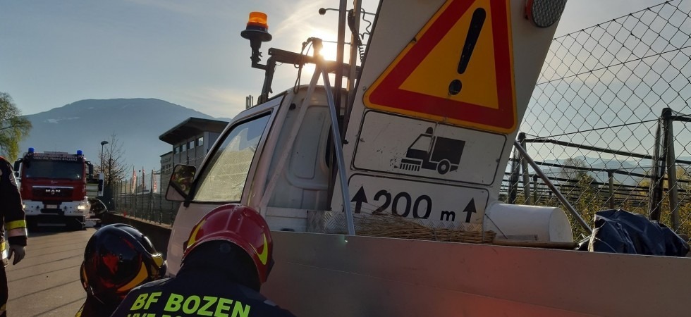 Incidente mortale sul lavoro, operaio del servizio strade travolto e ucciso da un'auto