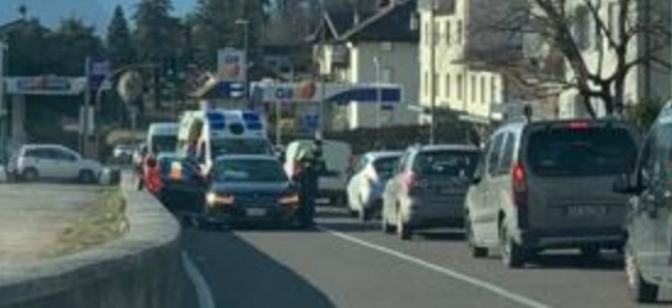 Trento, scontro tra due auto in via Venezia