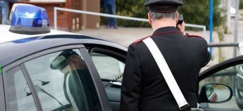 Gli rubano il borsone mentre beve il caffè, il ladro fermato grazie all'aiuto dei cittadini