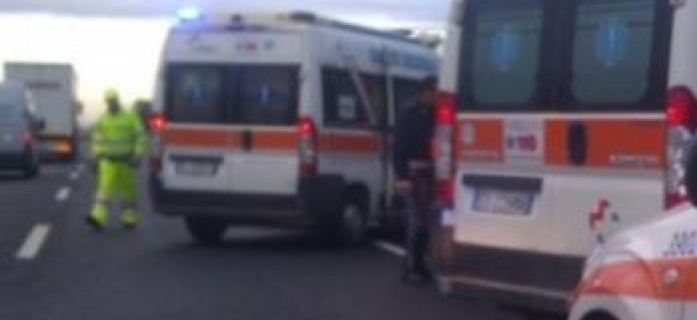 Perde il controllo dell'auto e travolge un uomo in A22 uccidendolo