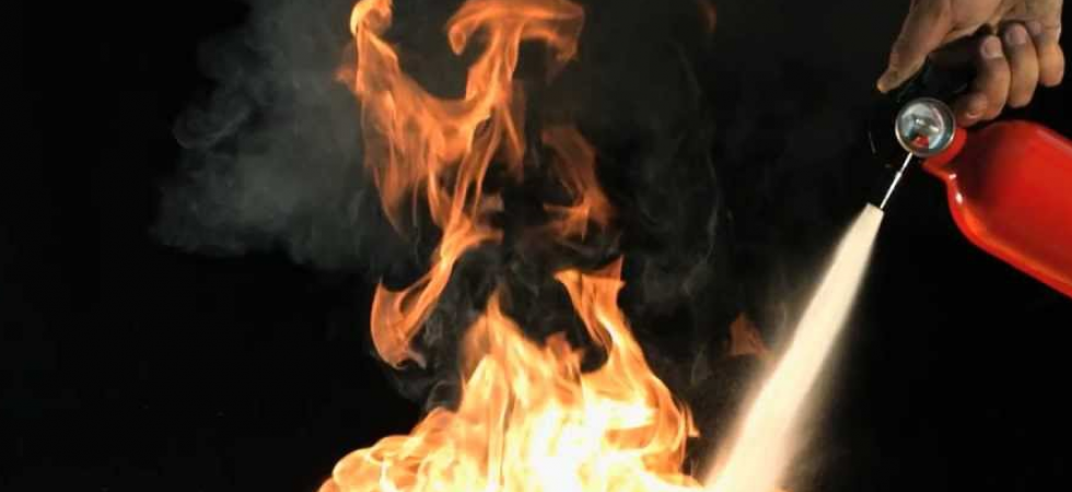 Canna fumaria della caldaia a fuoco: fiamme in un appartamento