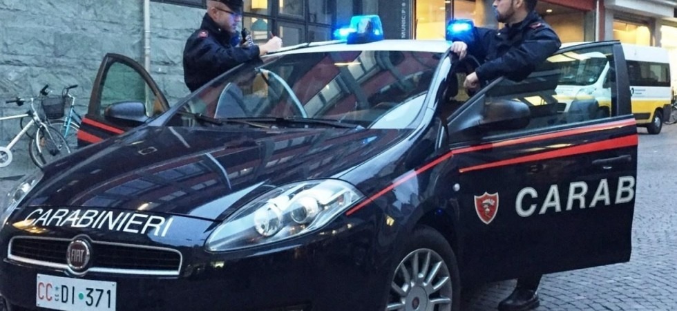 Fermato per un controllo 30enne insulta e picchia i carabinieri