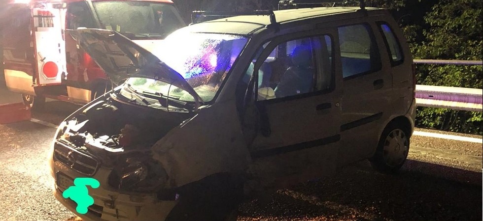 Prima un frontale e poi una delle auto viene anche tamponata