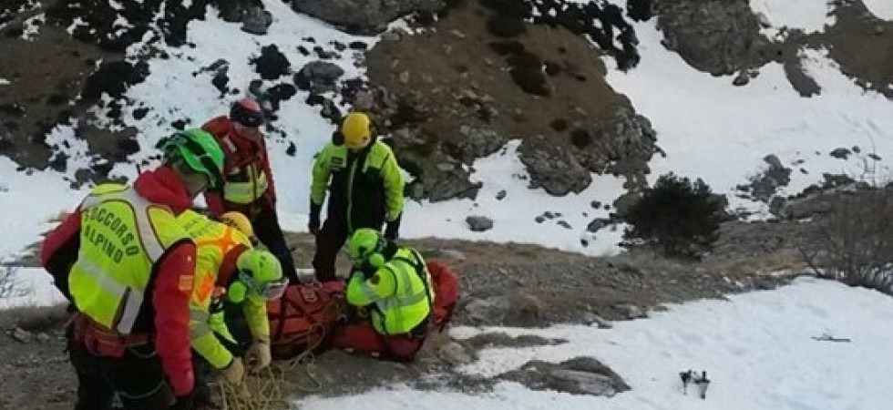 Perde l'equilibrio e precipita per 300 metri in un canalone, tragedia in montagna