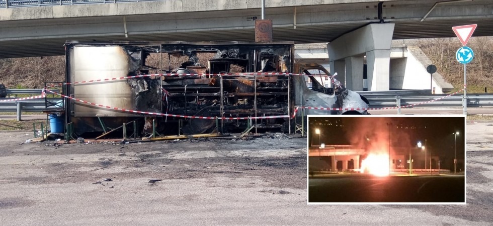 Incendio nella notte, distrutto un furgone della ristorazione allo stadio Quercia