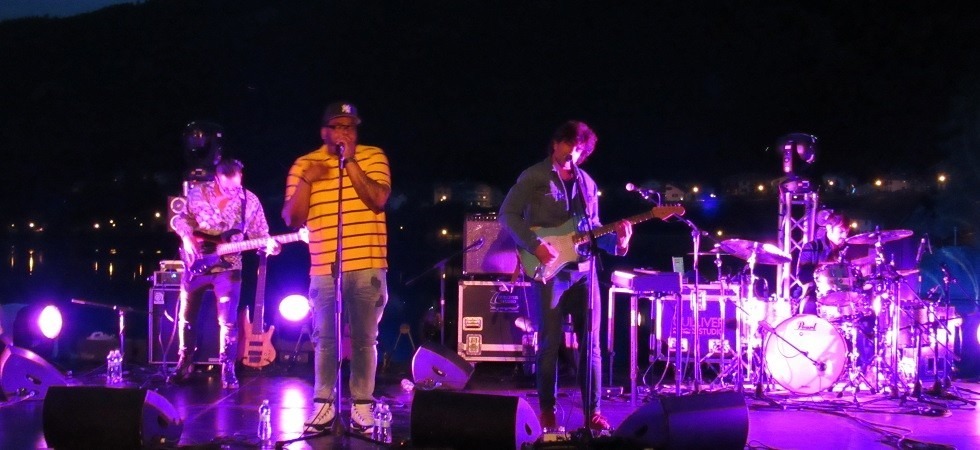La pioggia non ferma Edo Ferragamo e Blue Lakes Festival rilancia con Petra Magoni e Ferruccio Spinetti