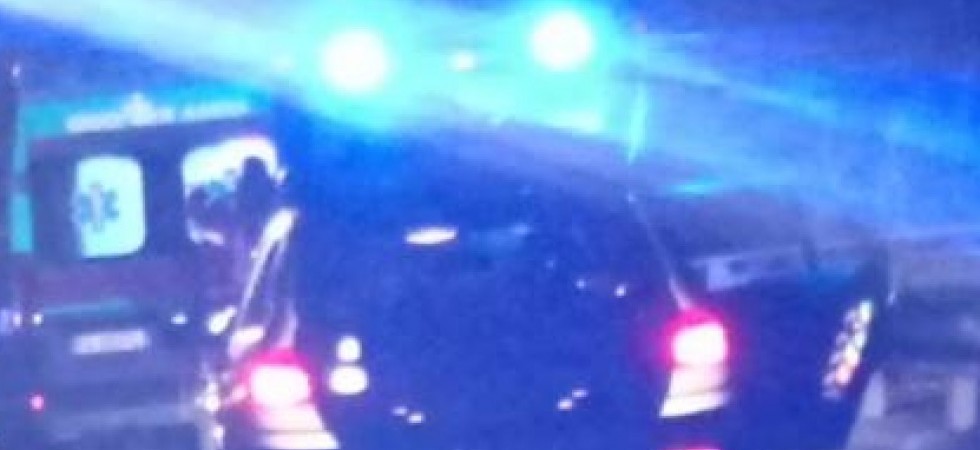 Sbanda e si schianta in automobile contro il guard rail, ferito un ragazzo