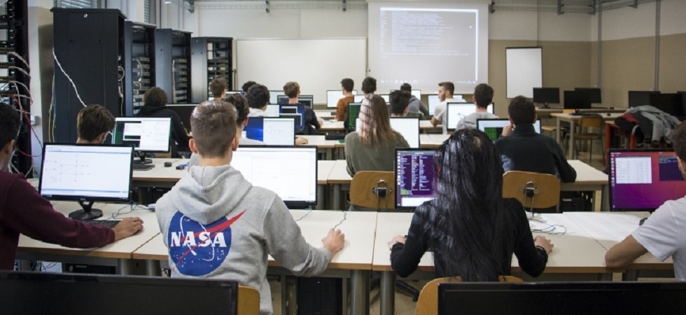 Foto d'archivio Dal laboratorio della scuola spariscono tablet e pc per un valore di 1000 euro