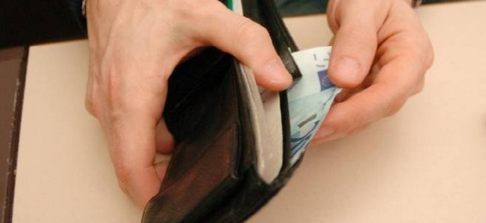 Operaio ritrova un portafoglio e lo consegna ai carabinieri, all'interno 700 euro