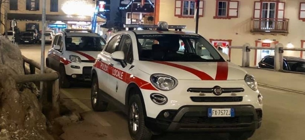 Alla guida senza aver mai conseguito la patente e ubriaco, fermato dalla polizia locale