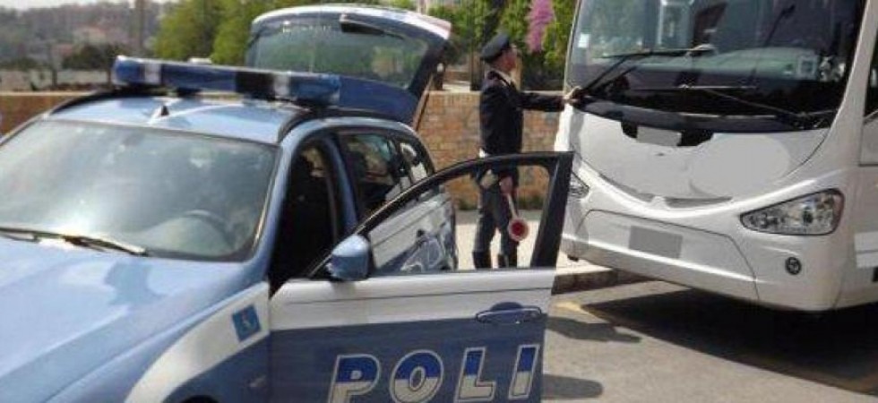 Il genitore si accorge che il pullman è sbilanciato: a Rovereto scatta il controllo e il mezzo viene sospeso dalla