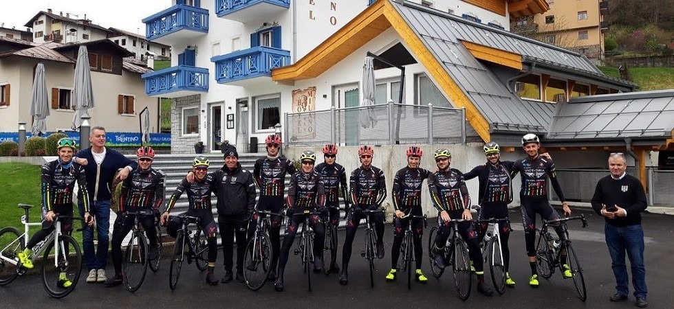 Grande festa per la presentazione della Giotti Victoria Palomar, squadra pro in Trentino per preparare il Tour of the Alps
