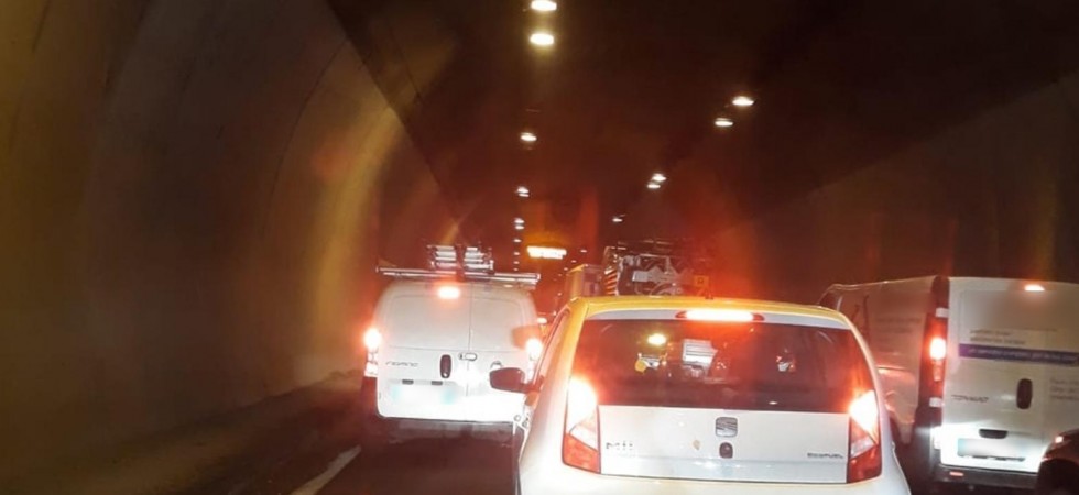 Tamponamento a catena sulla SS47, cinque macchine coinvolte