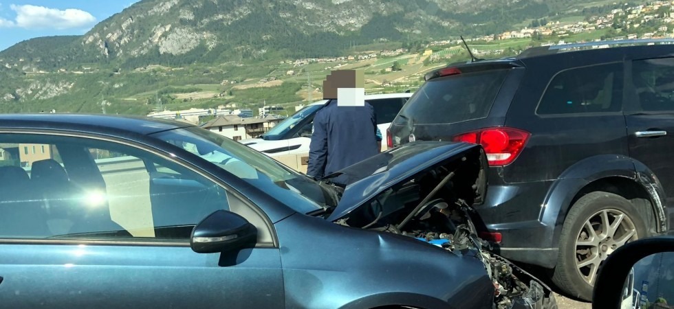 Maxi tamponamento in tangenziale, coinvolte diverse automobili