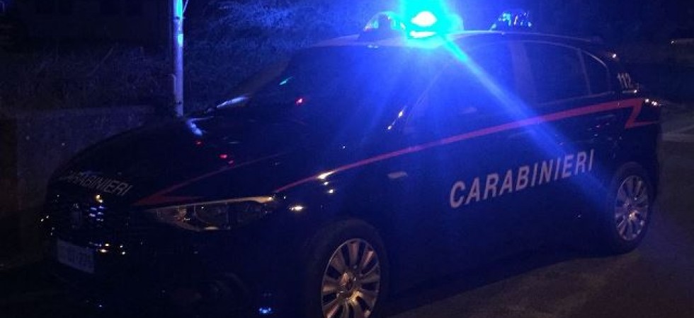 Scatta l'allarme: sul posto un giovane sotto effetto di stupefacenti e alcol