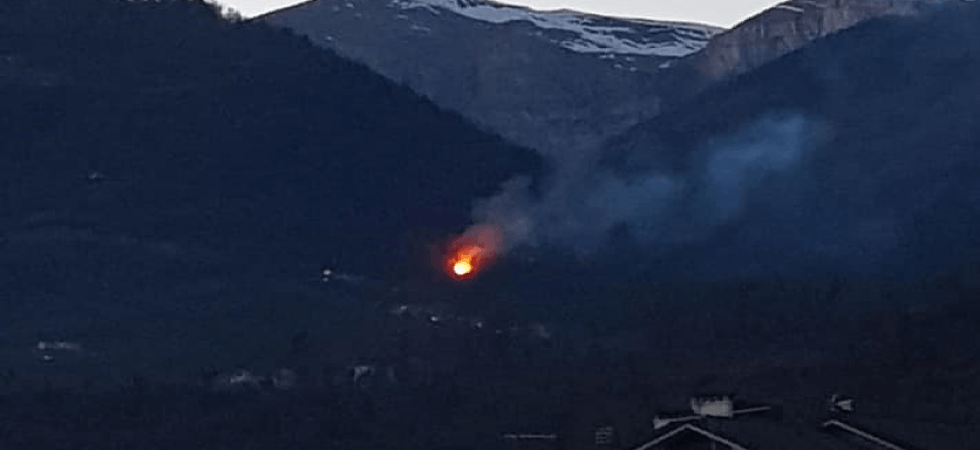 Violento incendio in corso sul Col Melon, minaccia per le case sopra Pedavena