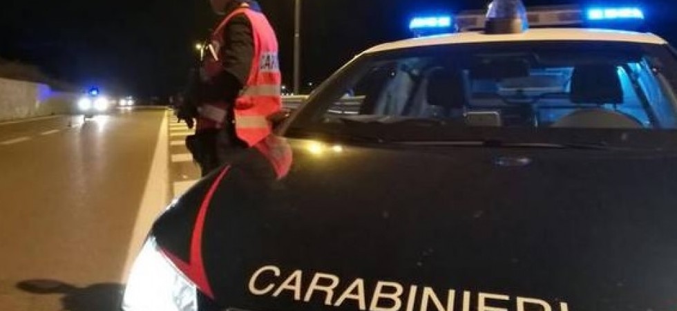 Con il foglio rosa ruba un'auto nel piazzale Sanseverino, 22enne nei guai