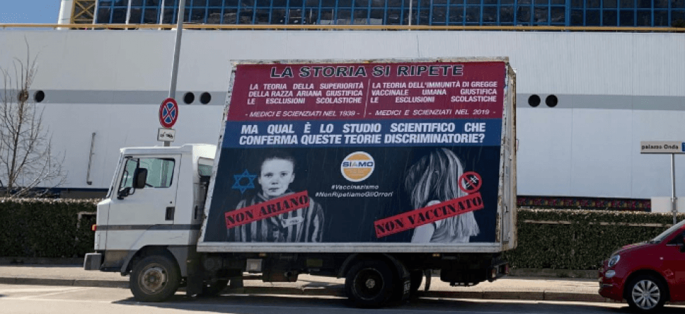 Vaccini, i promotori del manifesto shock: Le leggi razziali impedirono l’accesso nelle scuole ai bambini ebrei come ha
